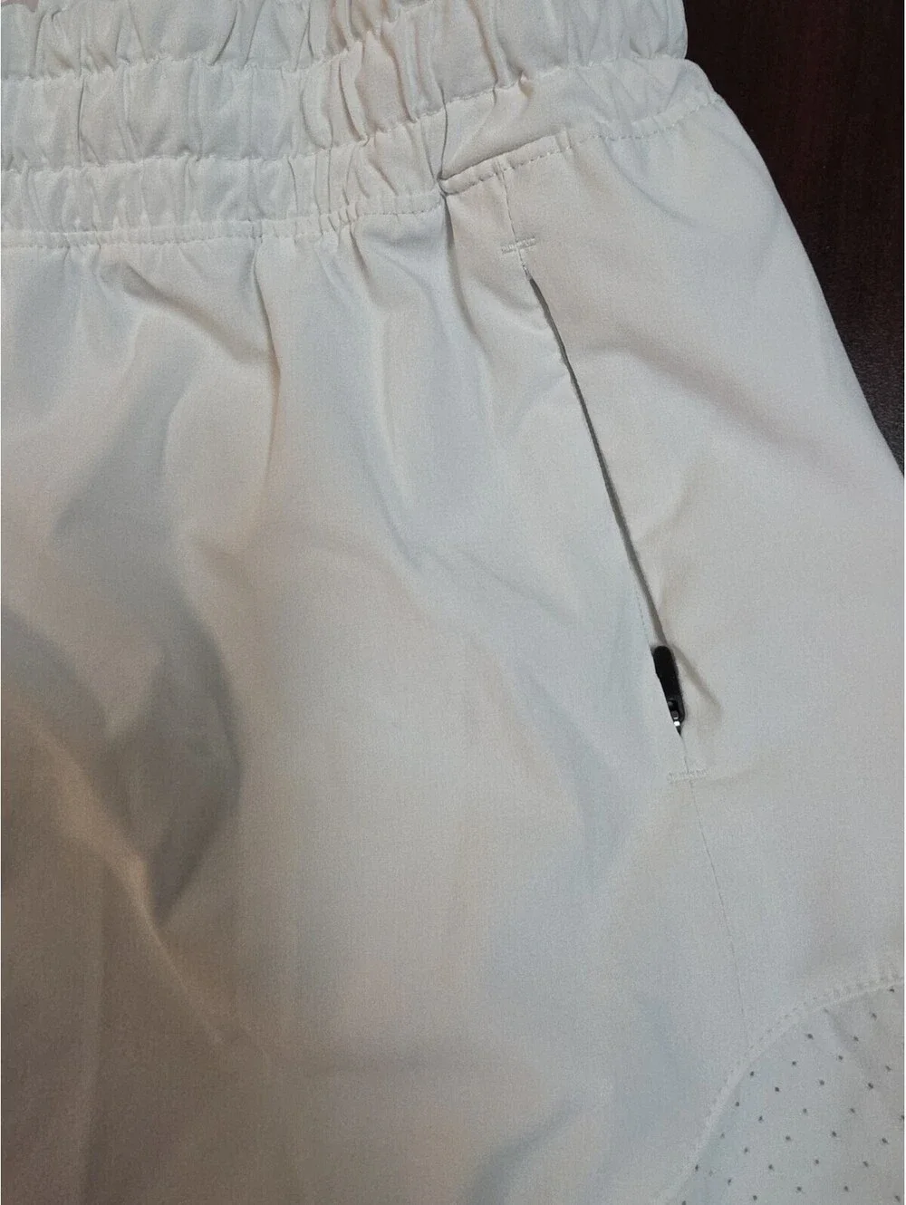 Calia Mid-Rise Infinity Run Shors XS 3” White Relaxed Fit Bike Shorts Built In